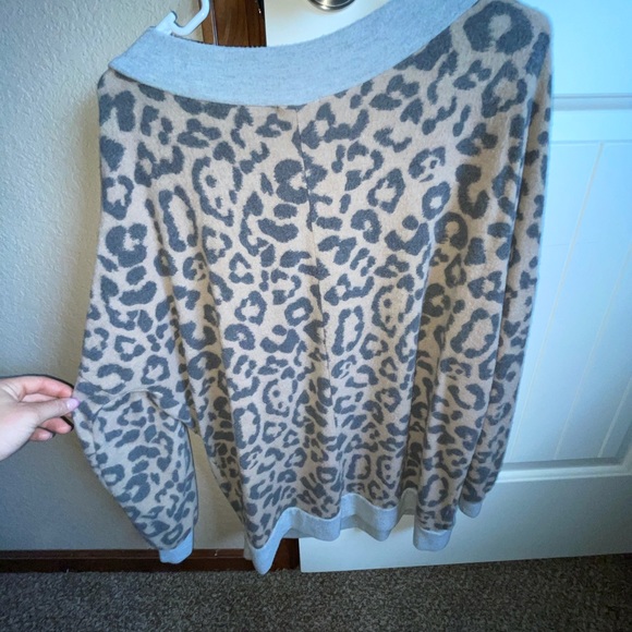 CLOSET CLEAN OUT - Picture 3 of 3